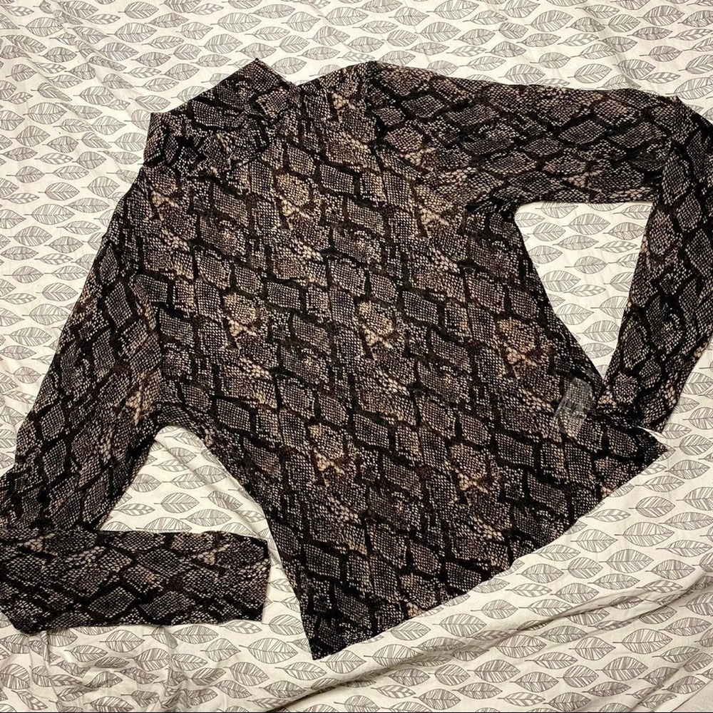Mesh snakeskin long sleeve top🤍